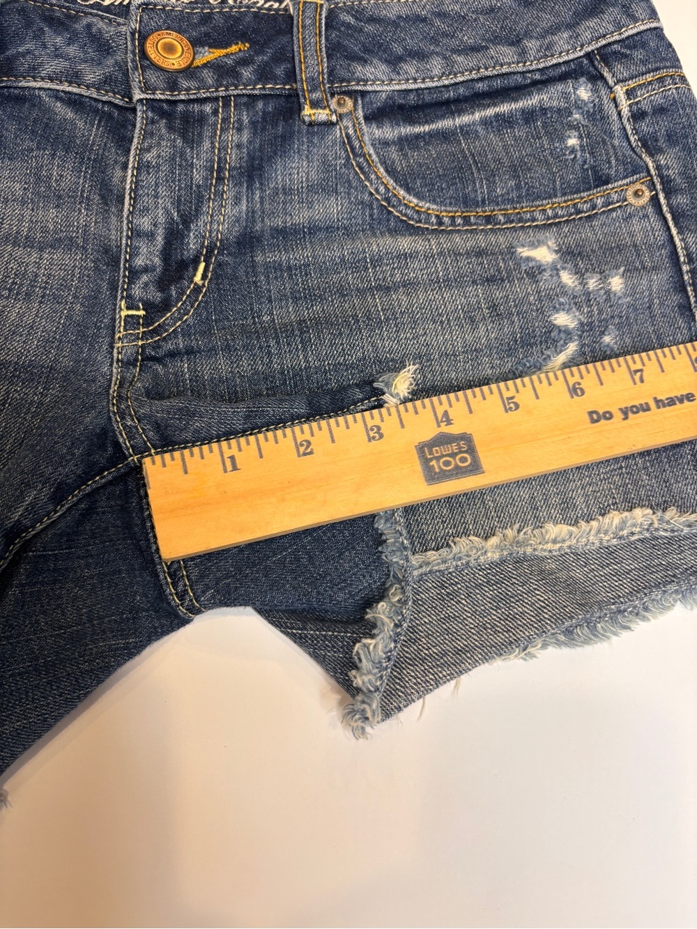 American Eagle Distressed Denim Cutoff Shorts Size 6 Medium Wash Festival Y2K - Picture 4 of 8